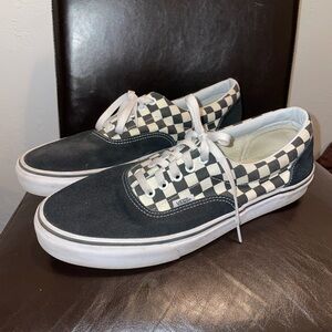 men’s black low lace up vans